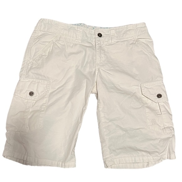 Roxy Pants - Roxy White Cargo Shorts W adjustable straps at waist